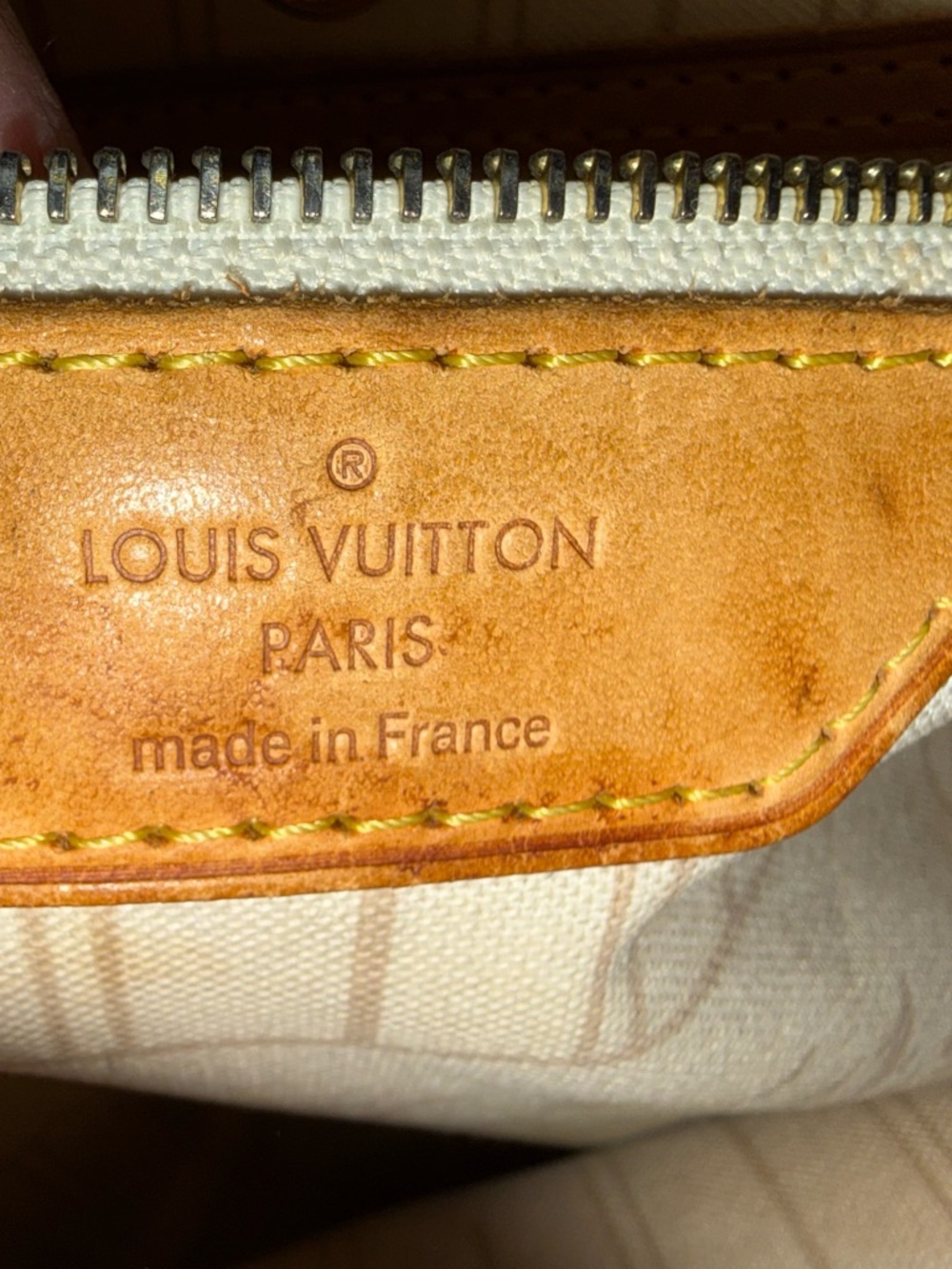 Louis Vuitton Damier Azur Canvas Neverfull Tote in Cream and Tan Trim - Picture 4 of 4